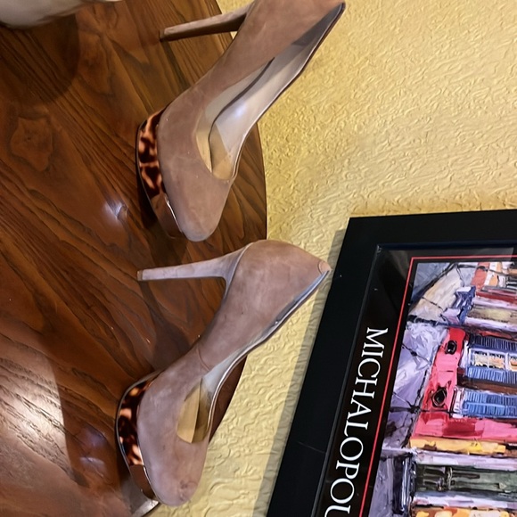 Gianni Bini Sz 7.5 Suede & Gold Print Heels - Picture 9 of 9